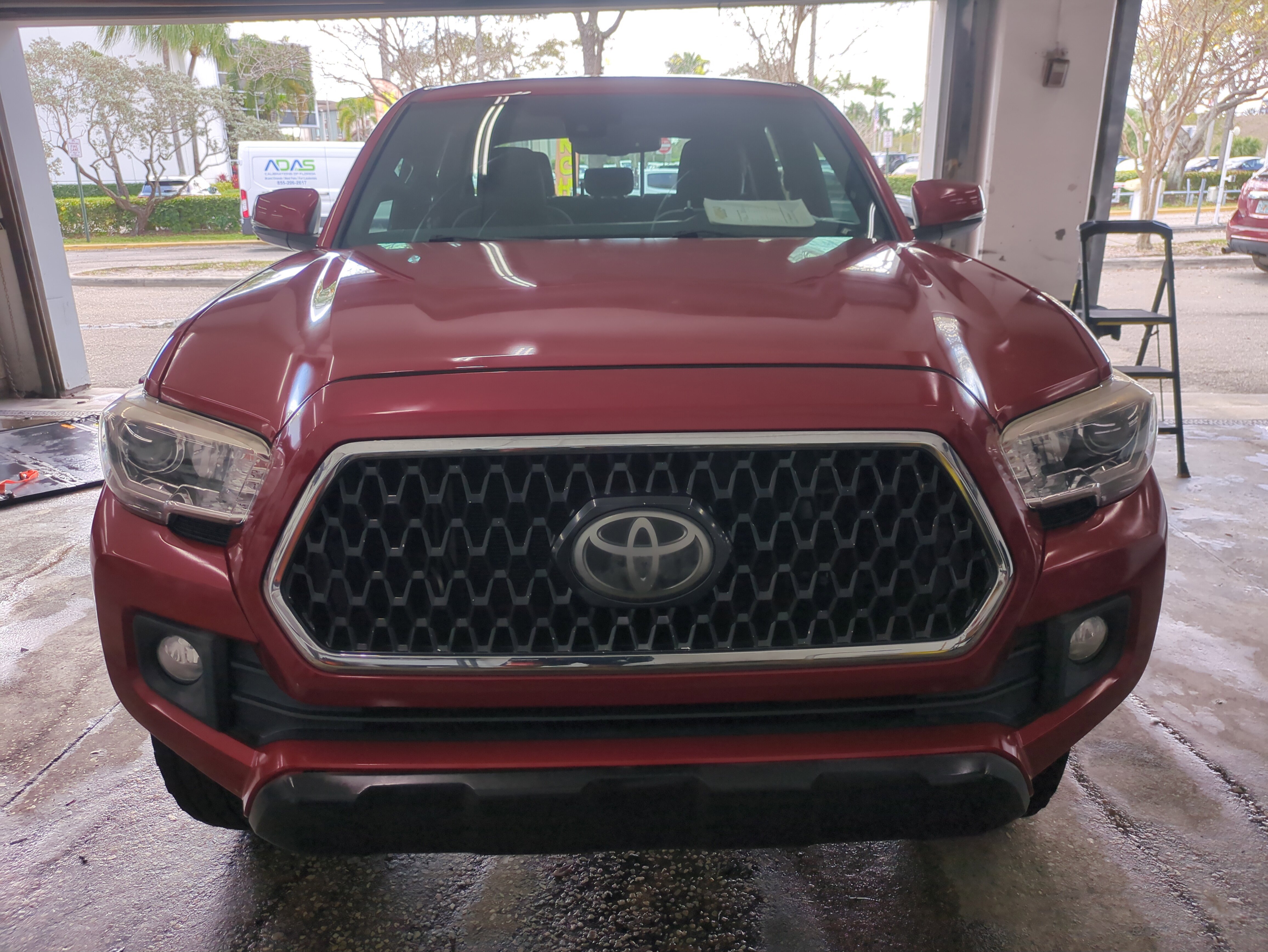 Used 2018 Toyota Tacoma TRD Off-Road image 3