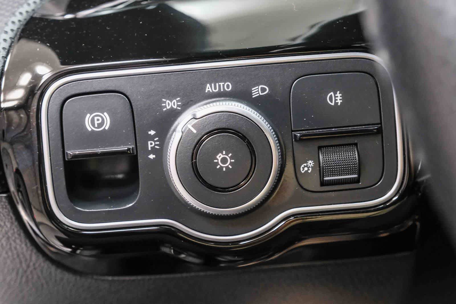 Used 2023 Mercedes-Benz CLA 250 image 27