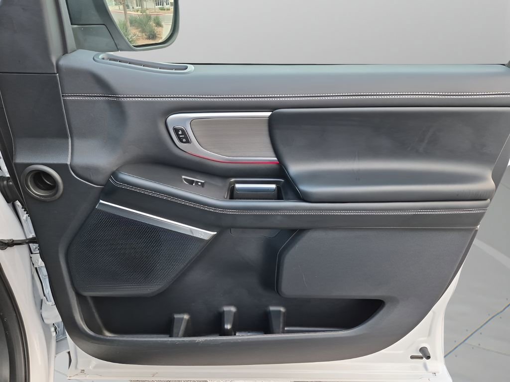 Used 2025 Ford Expedition Platinum image 13