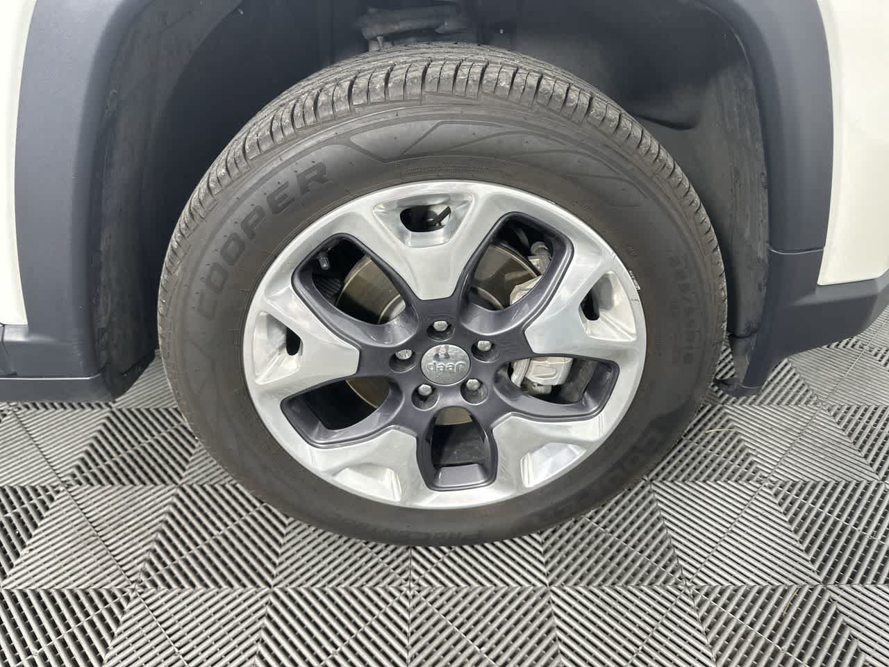 Used 2020 Jeep Compass Limited AWD/4WD image 10
