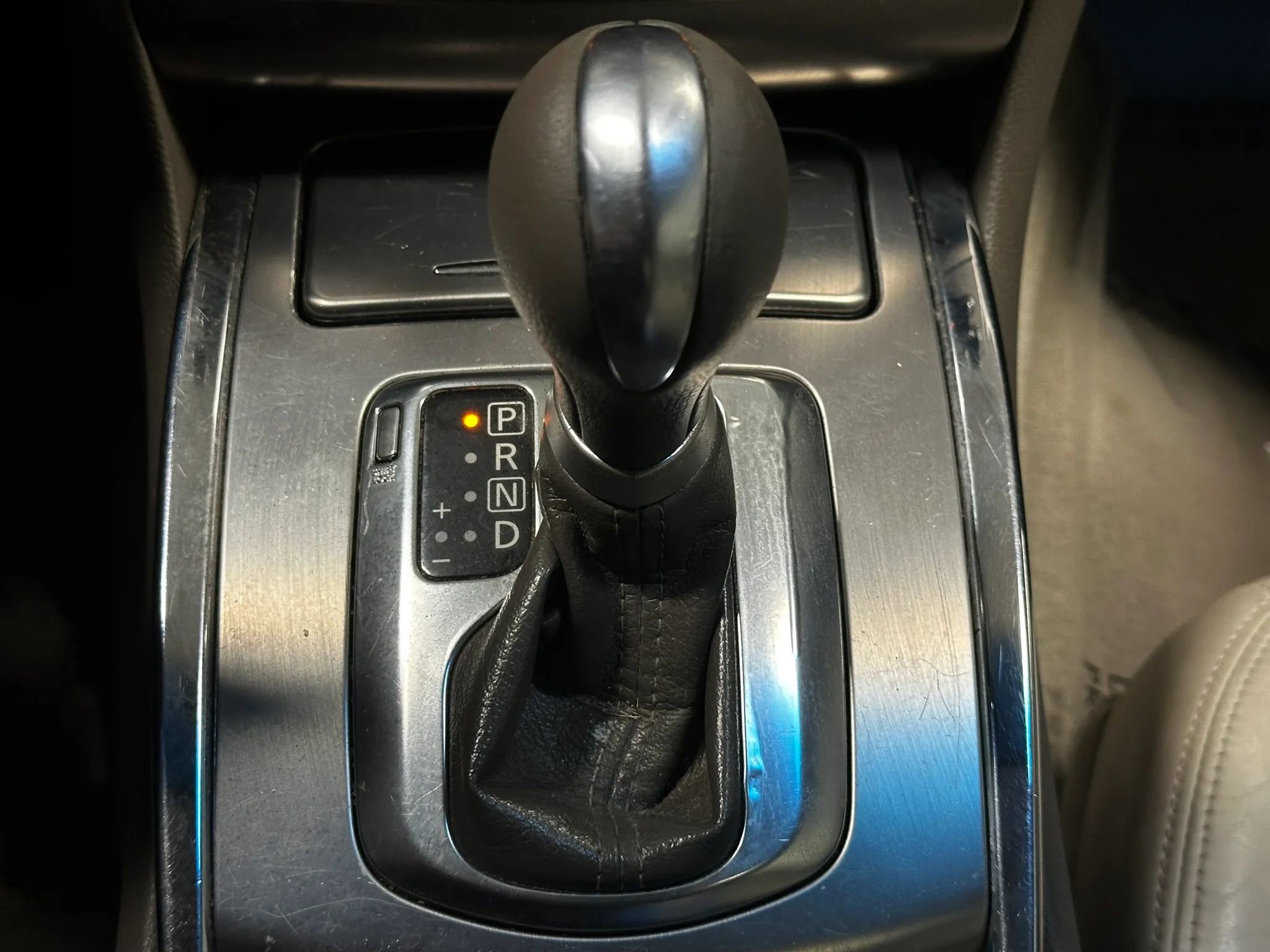 Used 2010 INFINITI G37 Journey w/ Premium Pkg image 32