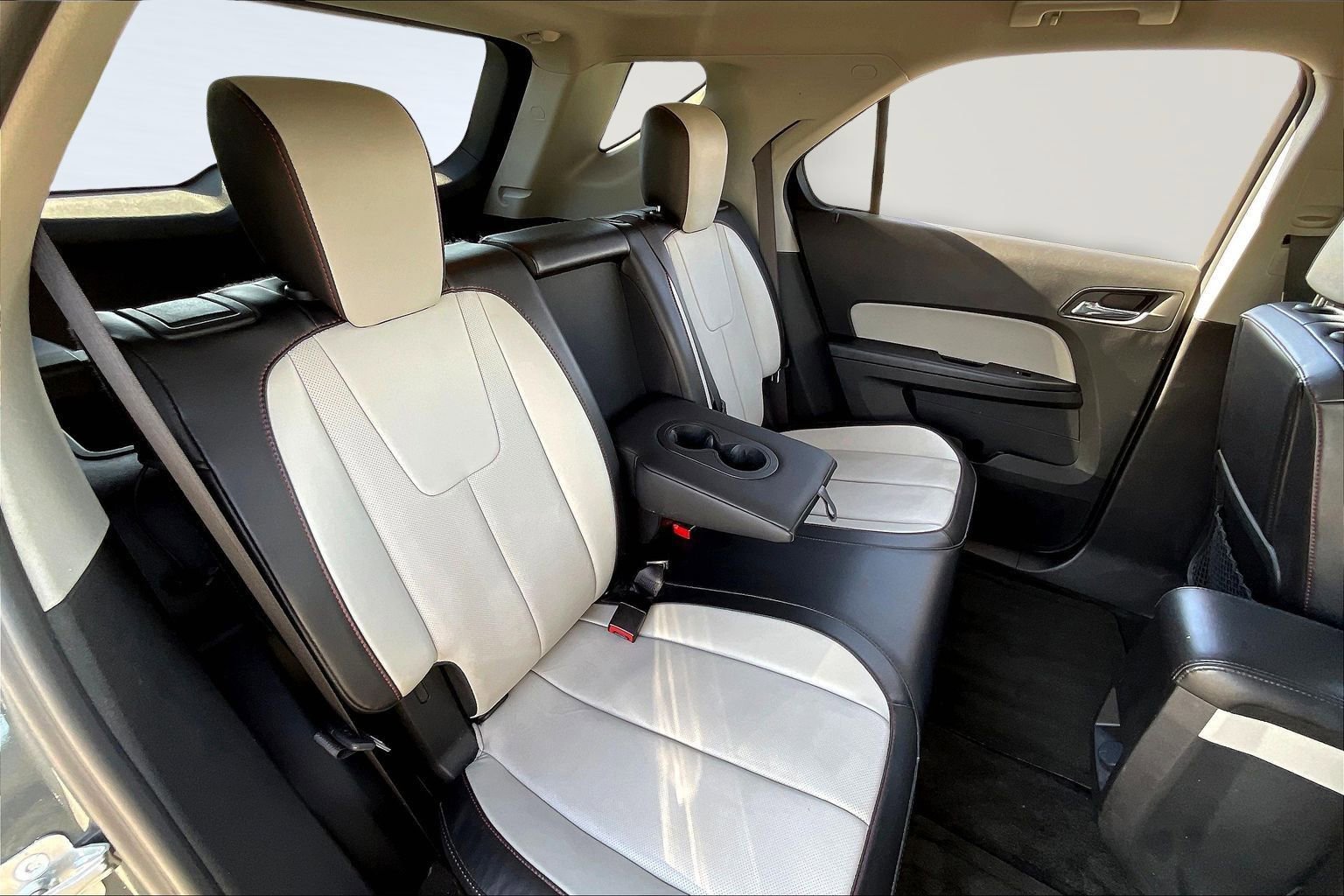 Used 2017 Chevrolet Equinox Premier w/ Enhanced Convenience Package FWD image 27
