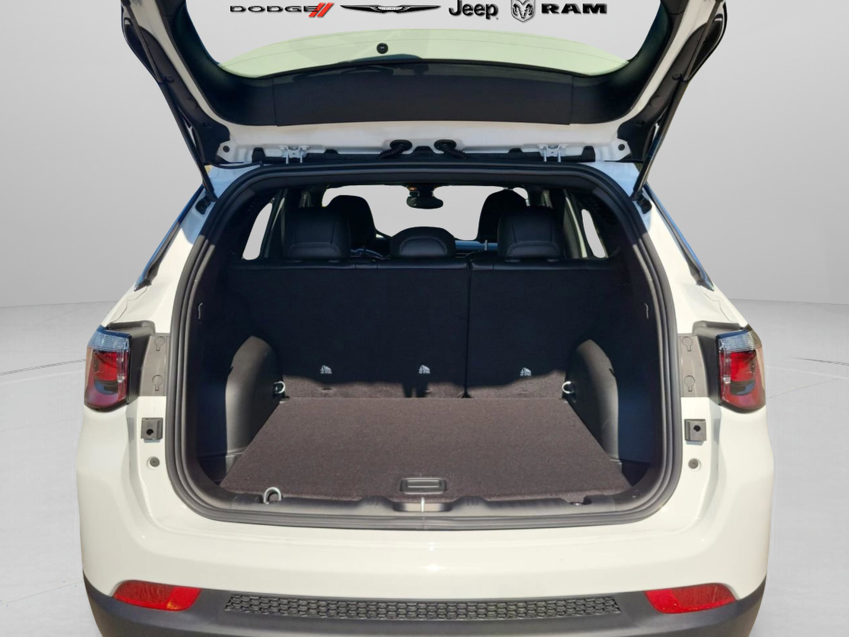 New 2026 Jeep Compass Latitude image 5