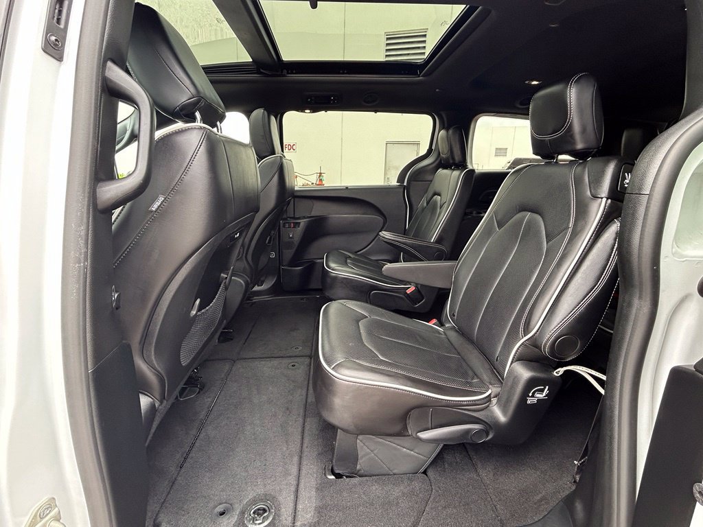 Used 2026 Chrysler Pacifica Limited FWD image 34