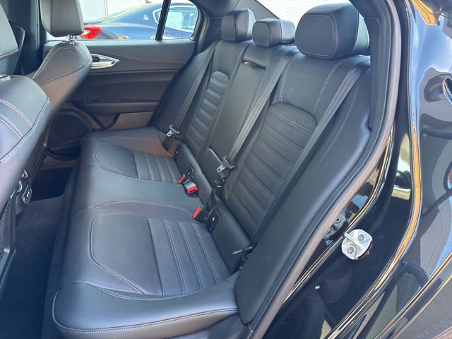 Used 2025 Alfa Romeo Giulia w/ Driving Assist Package image 17