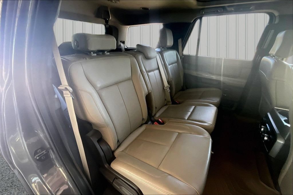 Used 2020 Ford Expedition XLT w/ Equipment Group 202A RWD image 20