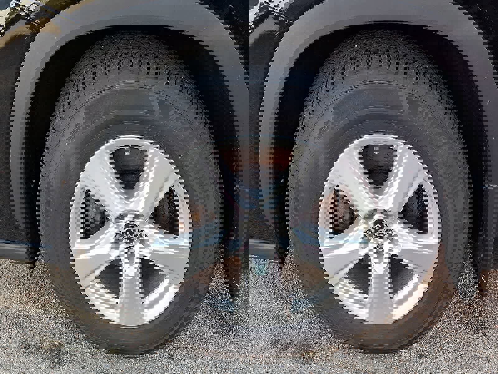 Used 2023 Toyota Highlander LE image 6