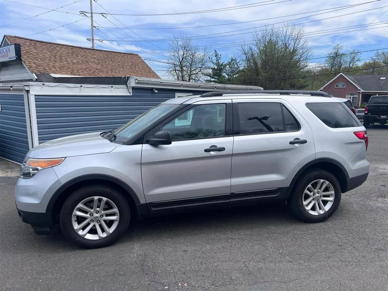 Used 2015 Ford Explorer 4WD image 3