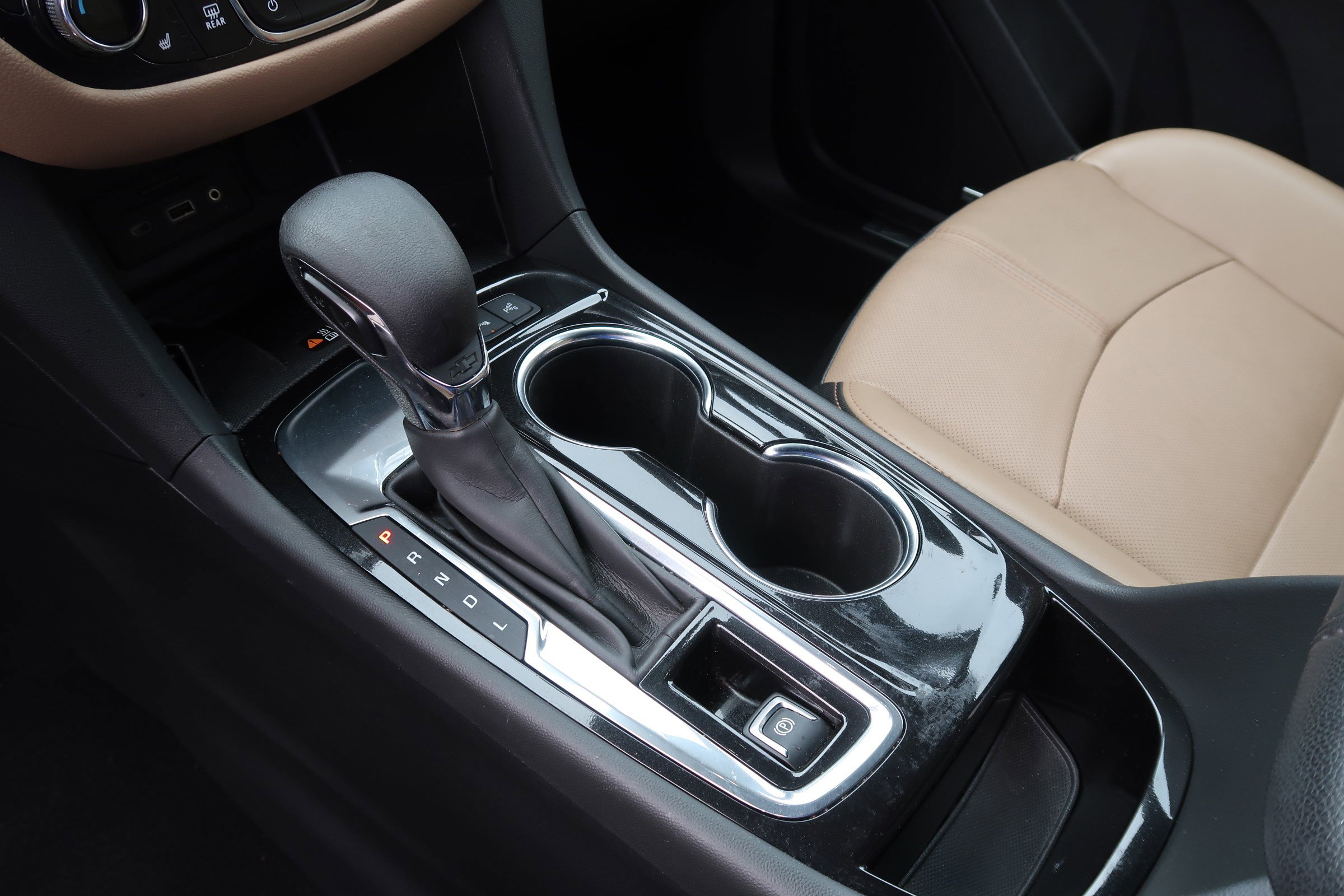 Used 2023 Chevrolet Equinox Premier image 31