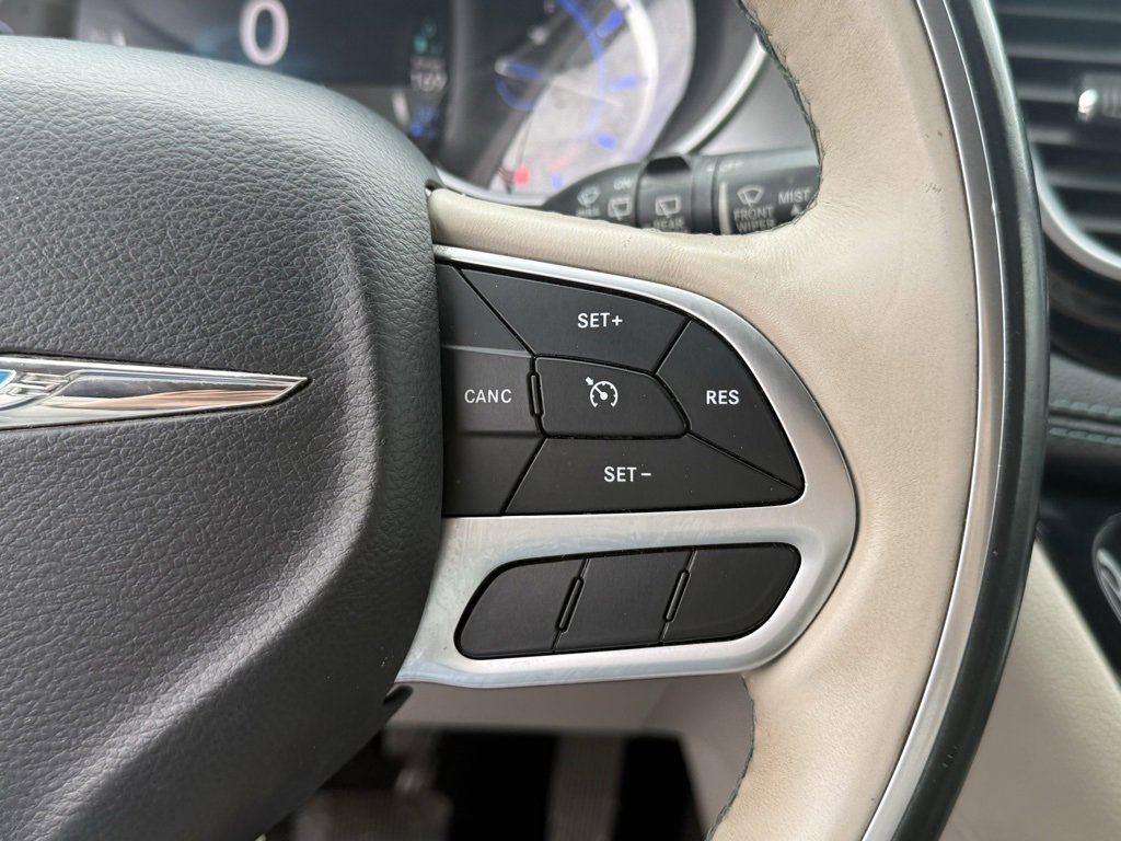 Used 2018 Chrysler Pacifica Limited image 20