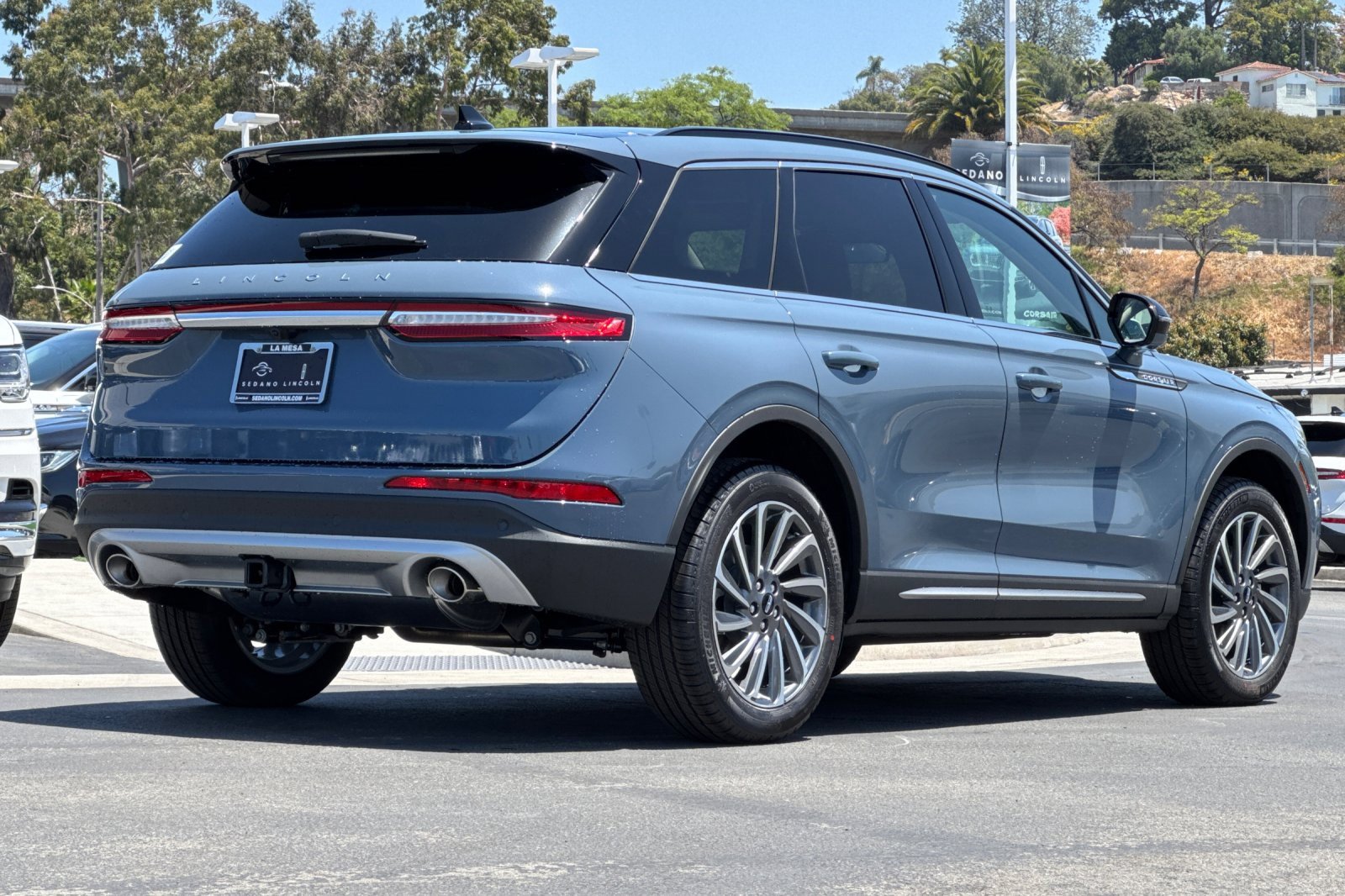 New 2025 Lincoln Corsair Reserve w/ Equipment Group 202A image 3