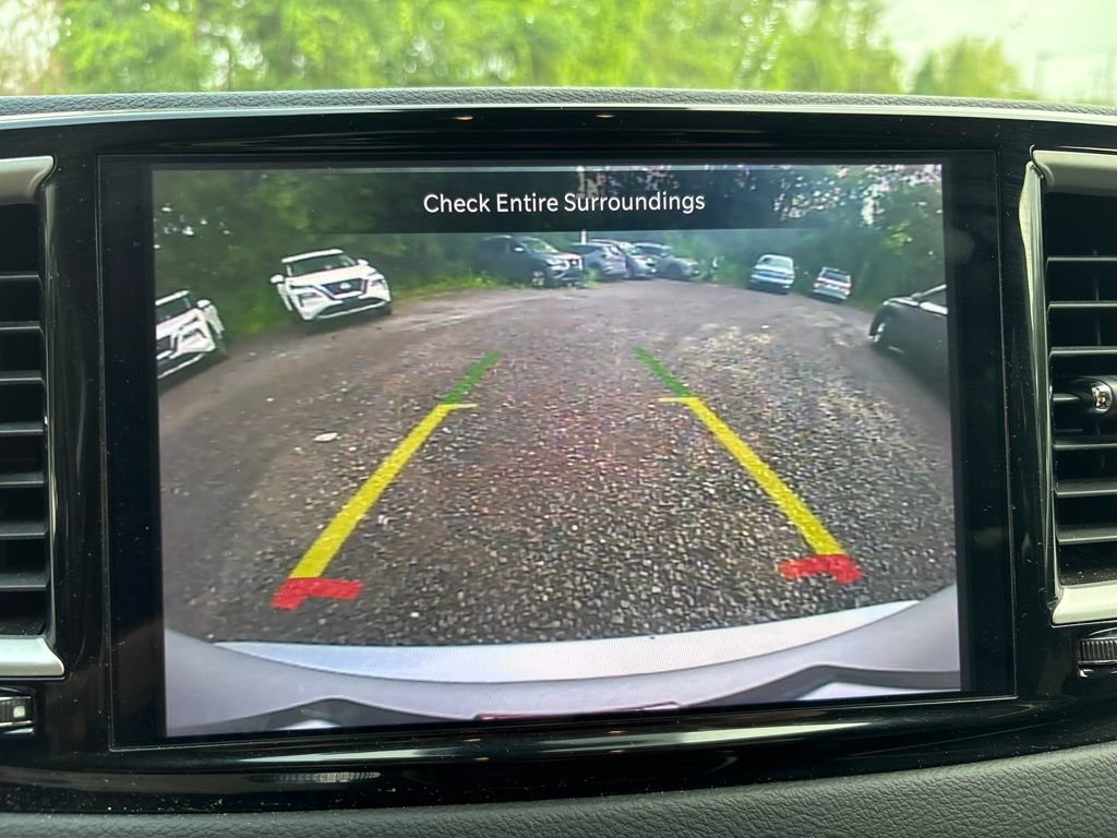 Used 2024 Chrysler Pacifica Touring-L FWD image 28