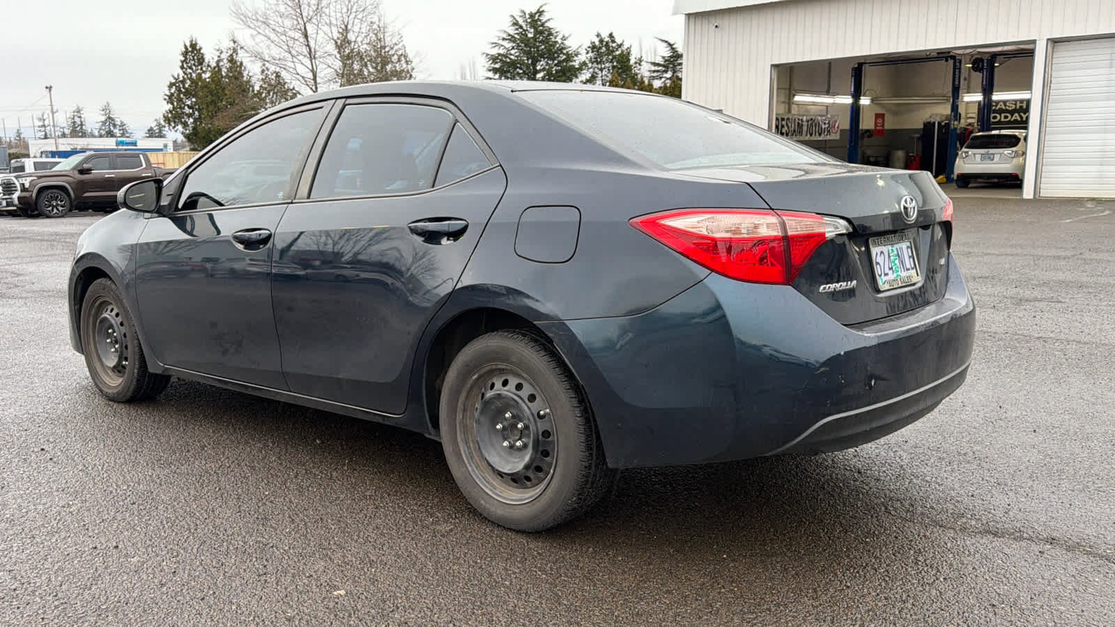 Used 2018 Toyota Corolla LE image 3