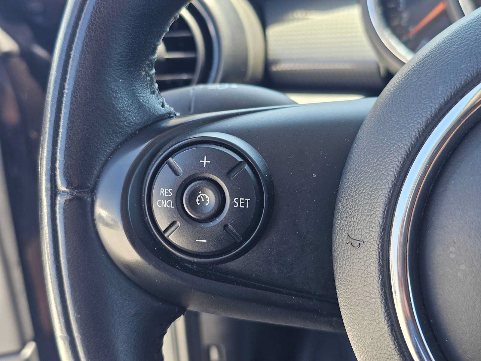 Used 2019 MINI Cooper 2-Door Hardtop FWD image 25