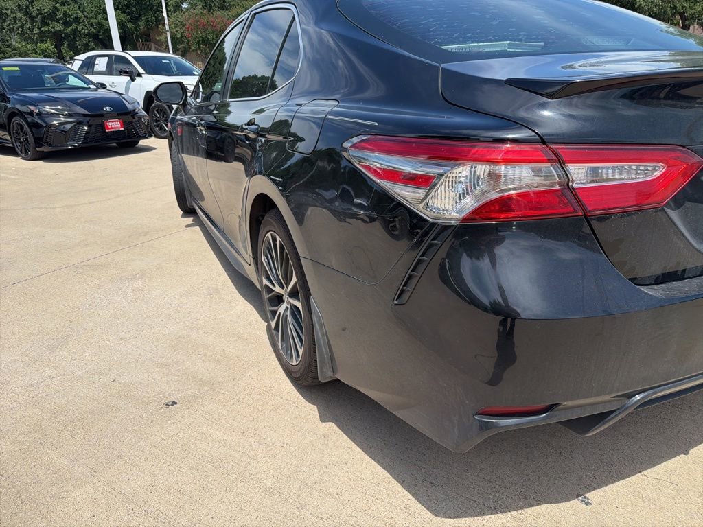 Used 2019 Toyota Camry SE FWD image 11