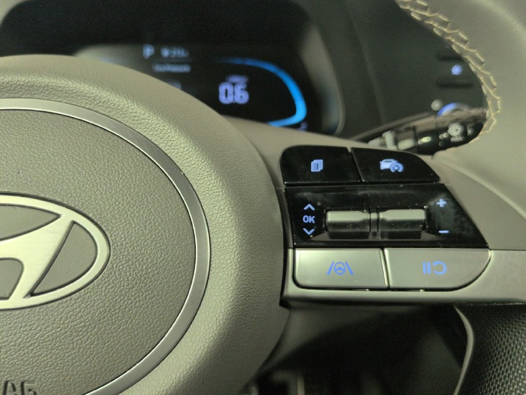 Used 2025 Hyundai Elantra Sport FWD image 41
