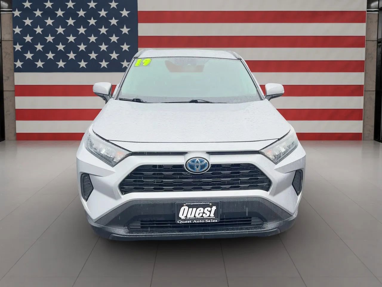 Used 2019 Toyota RAV4 LE w/ Carpet Mat Package image 8