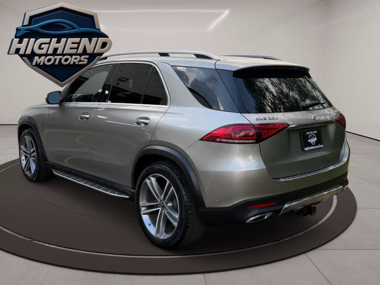 Used 2020 Mercedes-Benz GLE 350 4MATIC w/ Premium Package image 4