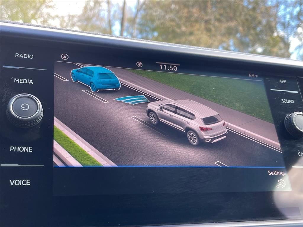 Used 2023 Volkswagen Taos SE w/ Panoramic Sunroof Package image 13