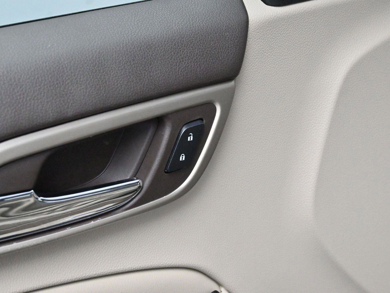 Used 2017 GMC Yukon Denali image 10