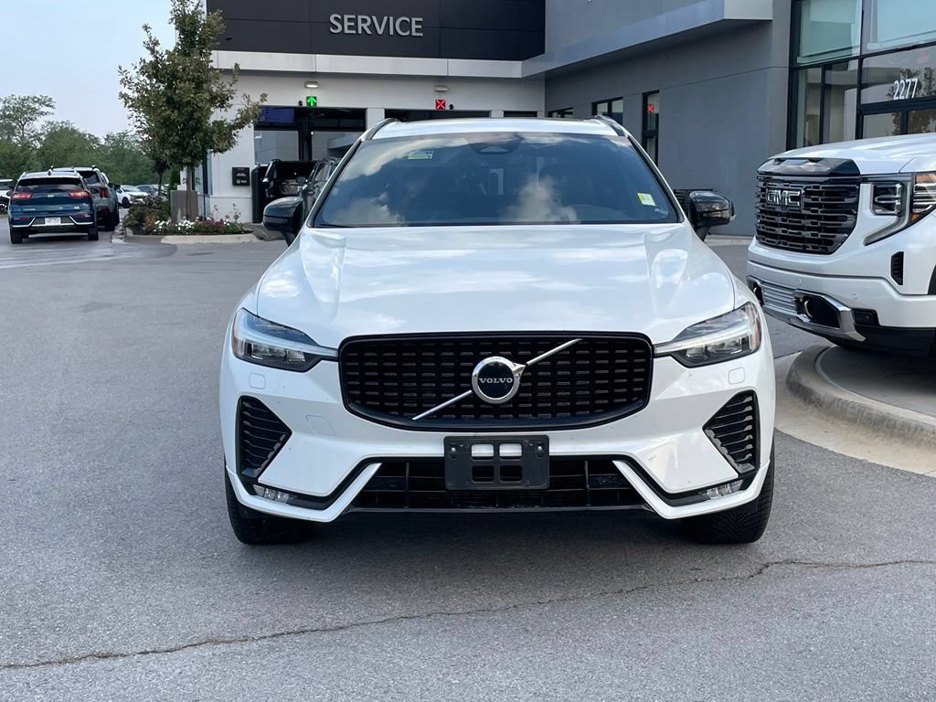 Used 2022 Volvo XC60 B5 R-Design AWD/4WD image 2