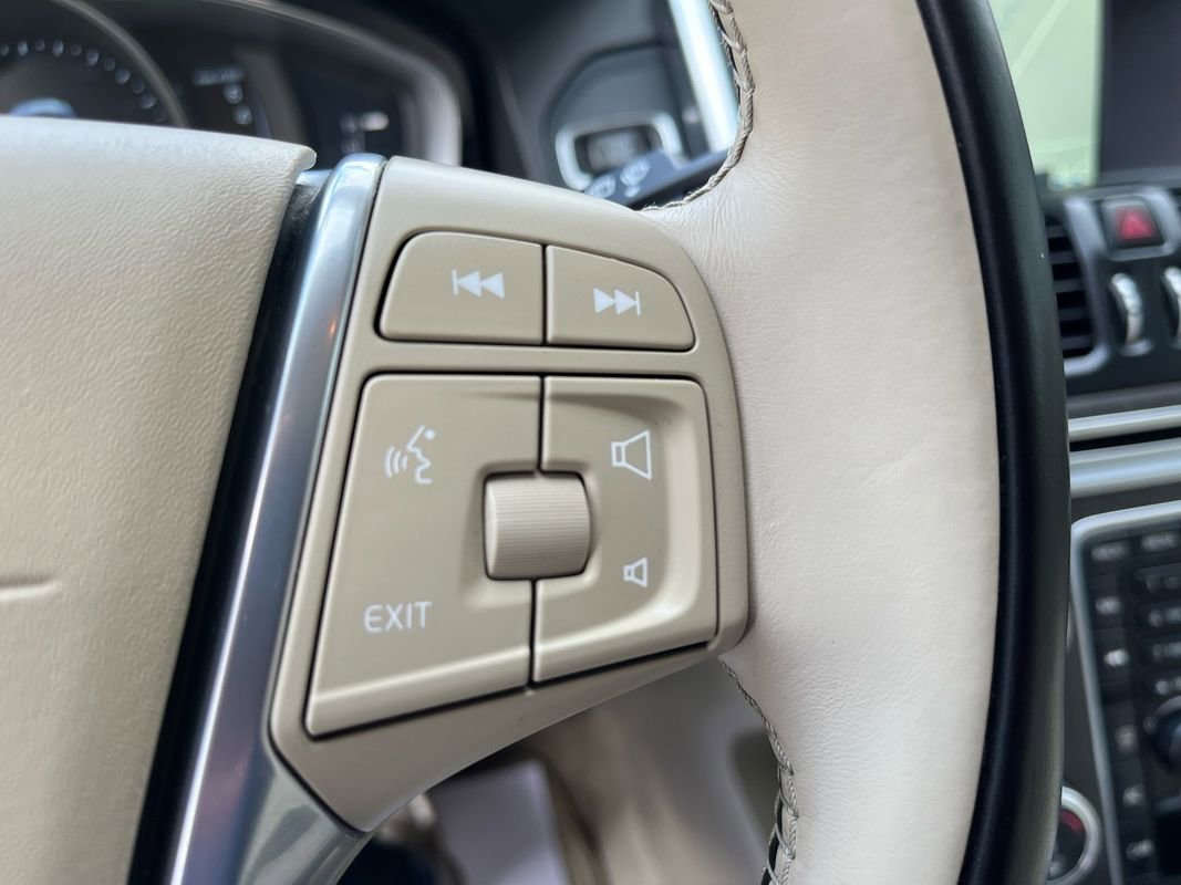 Used 2016 Volvo XC60 T6 w/ Proximity Package image 15