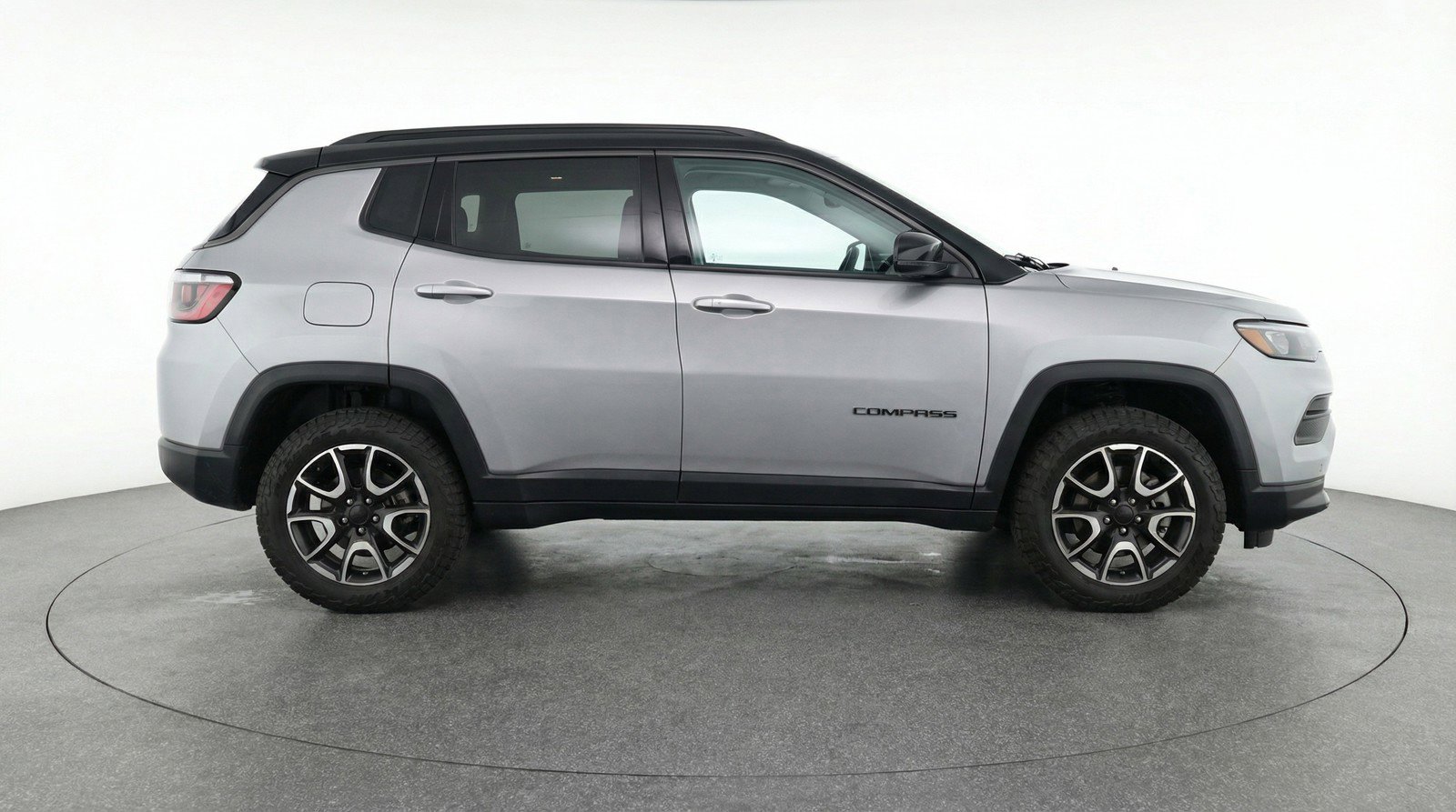 Used 2025 Jeep Compass Trailhawk image 11