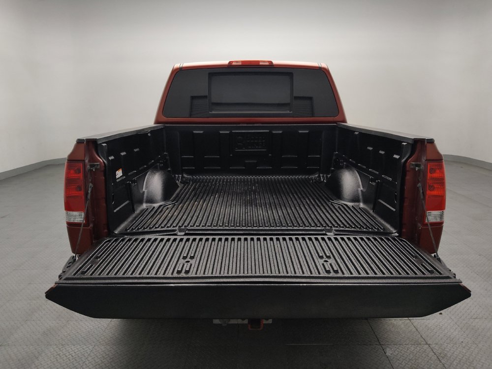 Used 2015 Nissan Titan SV RWD image 29
