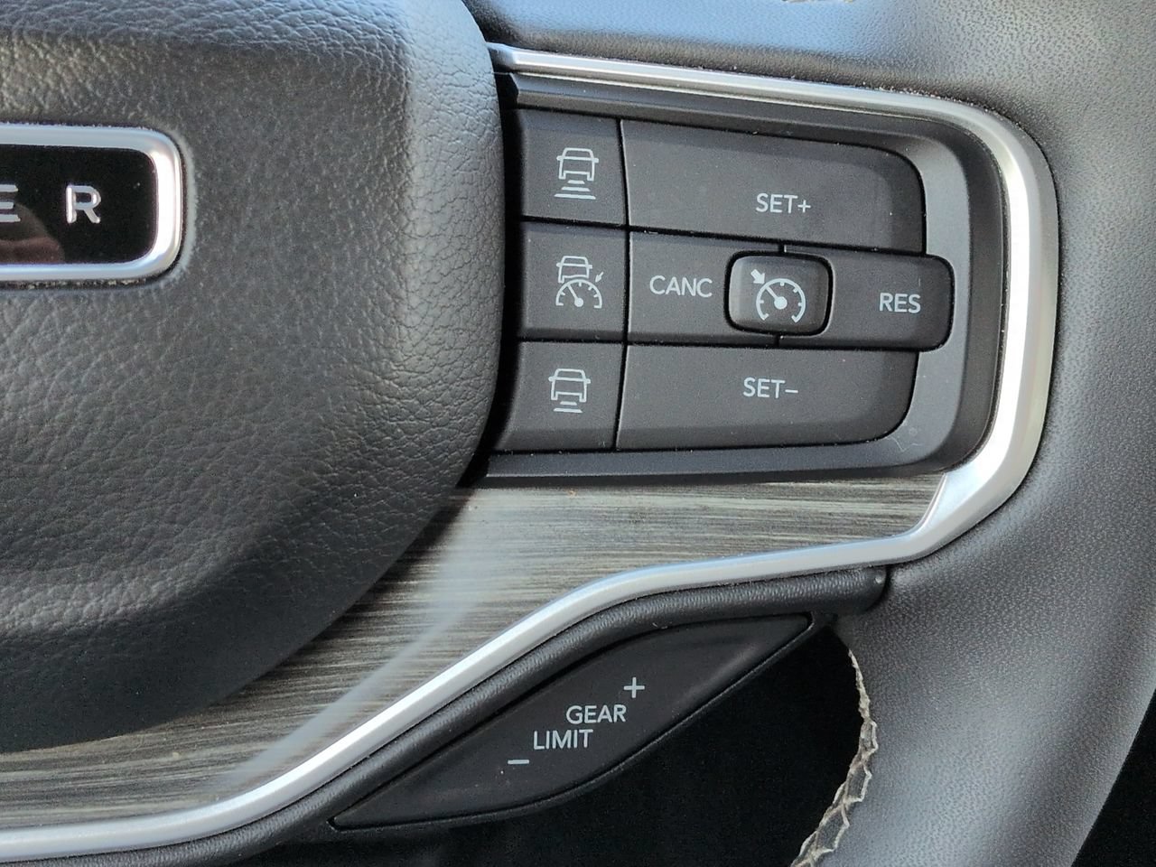 Used 2024 Jeep Wagoneer Series III AWD/4WD image 27
