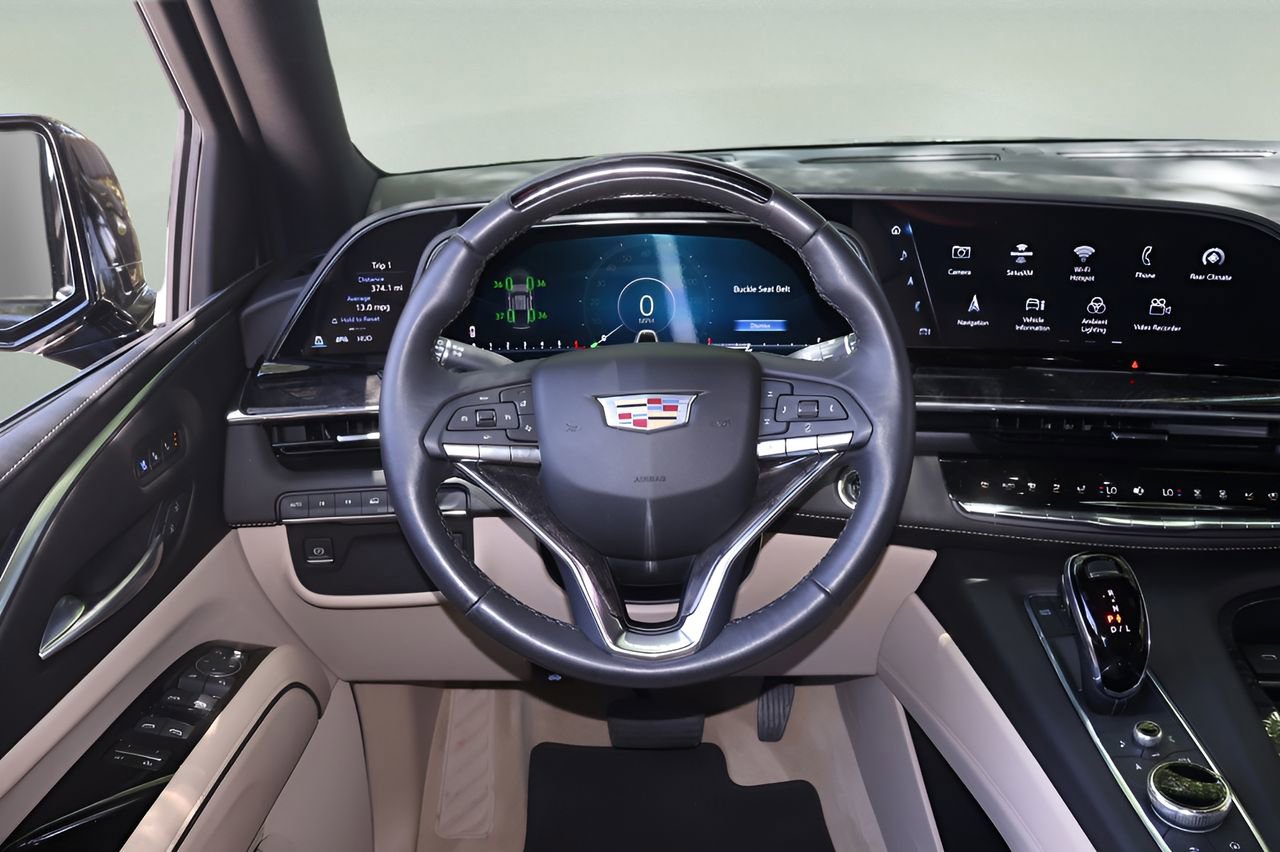 Used 2023 Cadillac Escalade Premium Luxury AWD/4WD image 15