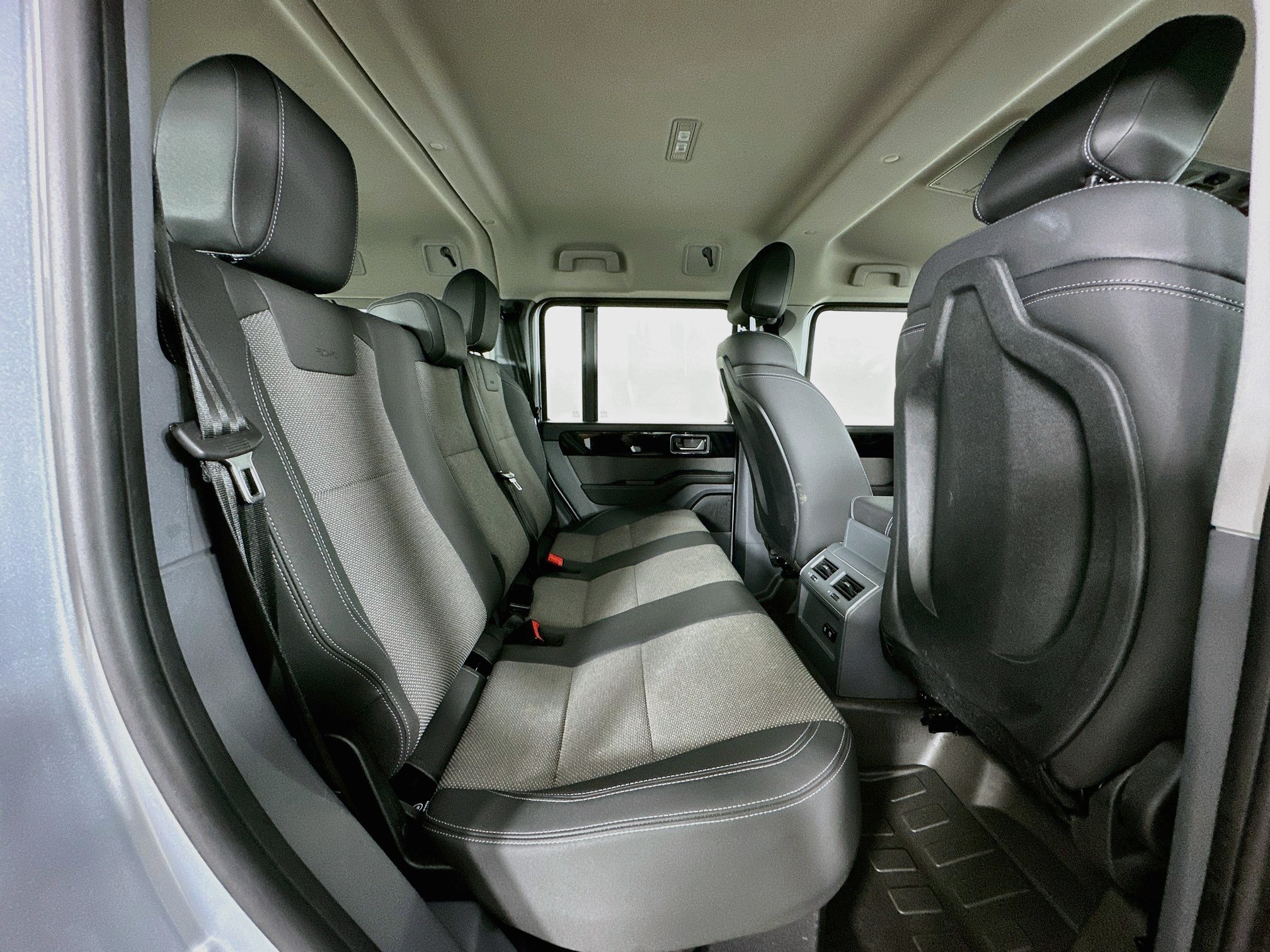 Used 2024 INEOS Grenadier Station Wagon AWD/4WD image 44