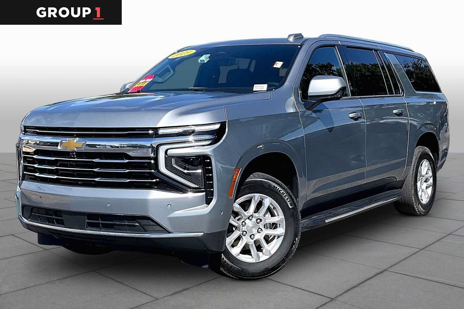 Used 2025 Chevrolet Suburban LT AWD/4WD image 1