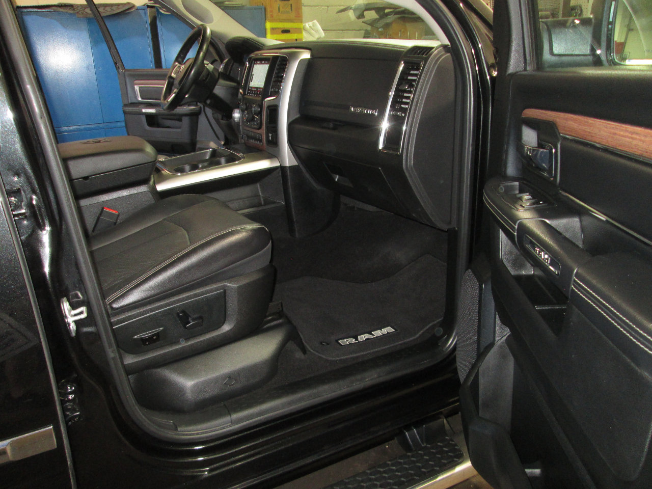 Used 2018 RAM 1500 Laramie w/ Convenience Group image 25