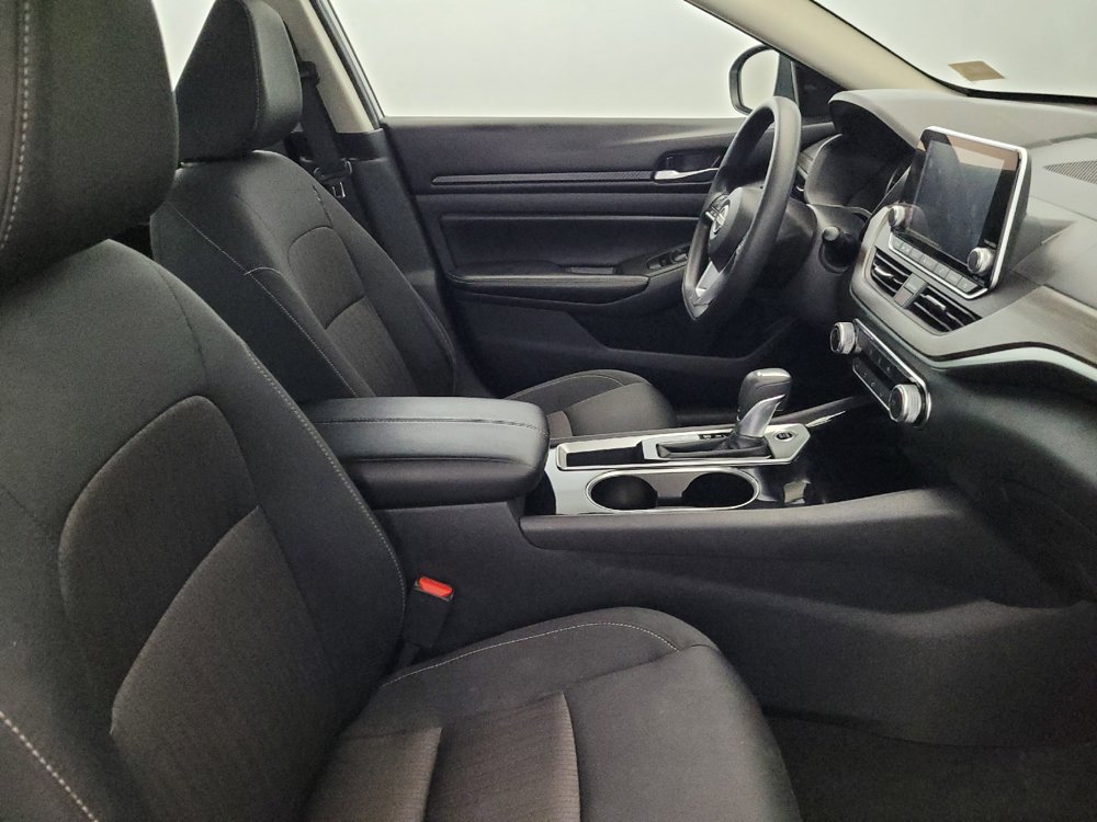 Used 2024 Nissan Altima 2.5 SV FWD image 21