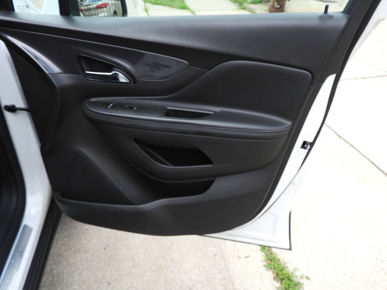 Used 2021 Buick Encore Preferred AWD/4WD image 36