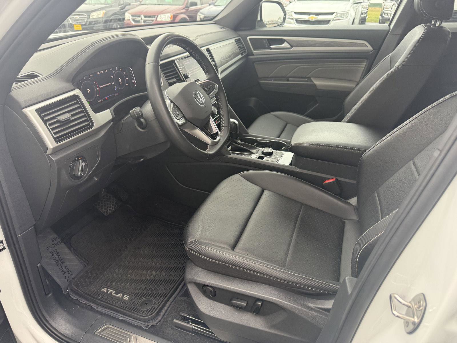 Used 2022 Volkswagen Atlas Cross Sport SE image 11