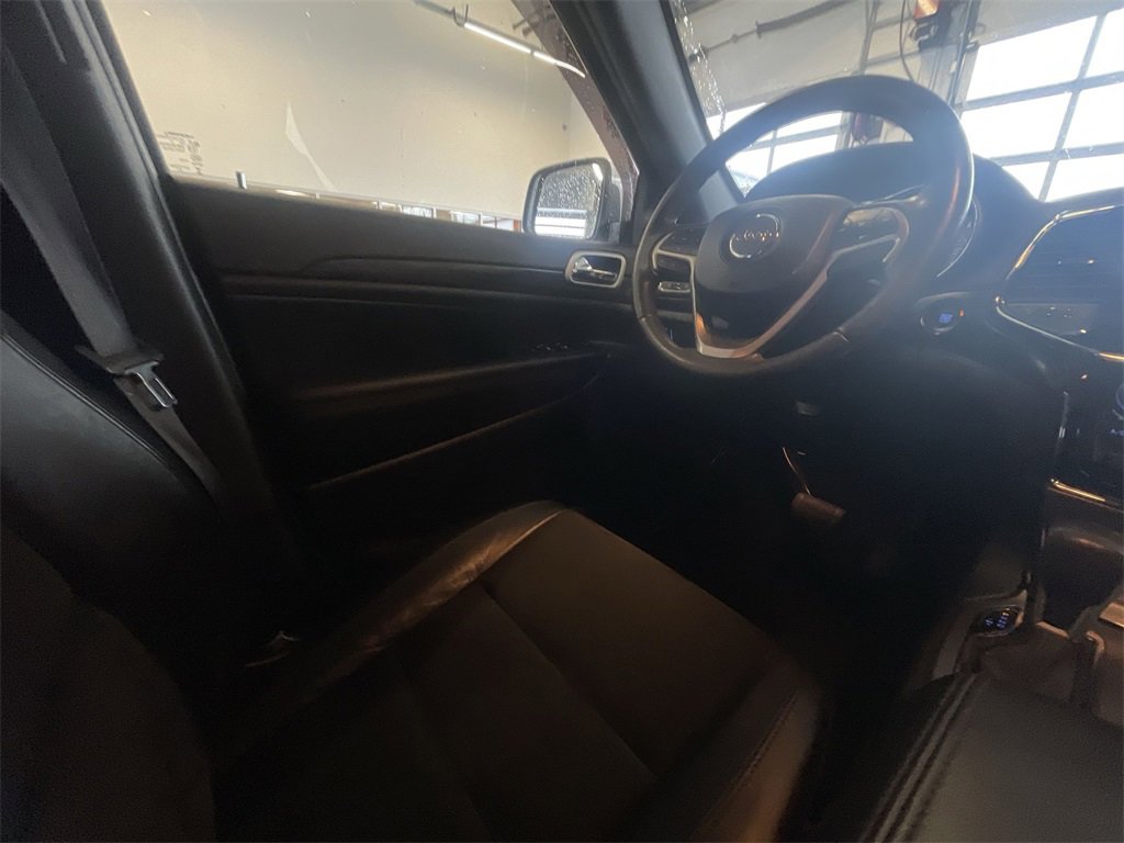 Used 2022 Jeep Grand Cherokee Laredo X image 15