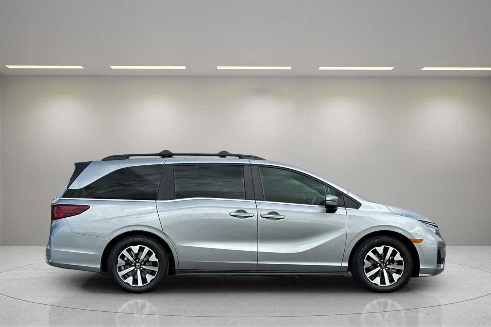 Used 2026 Honda Odyssey EX-L image 2