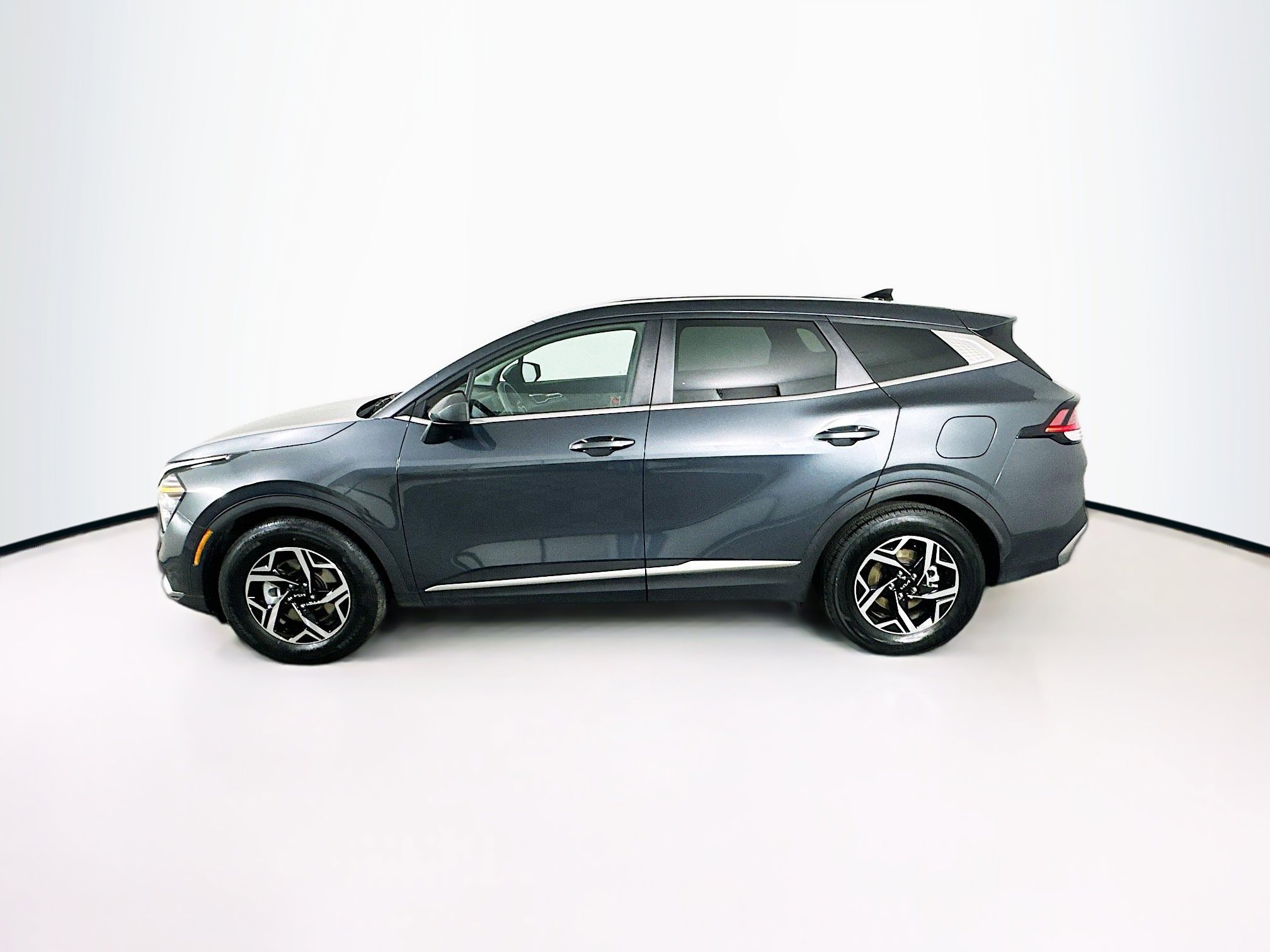 Used 2024 Kia Sportage LX image 4