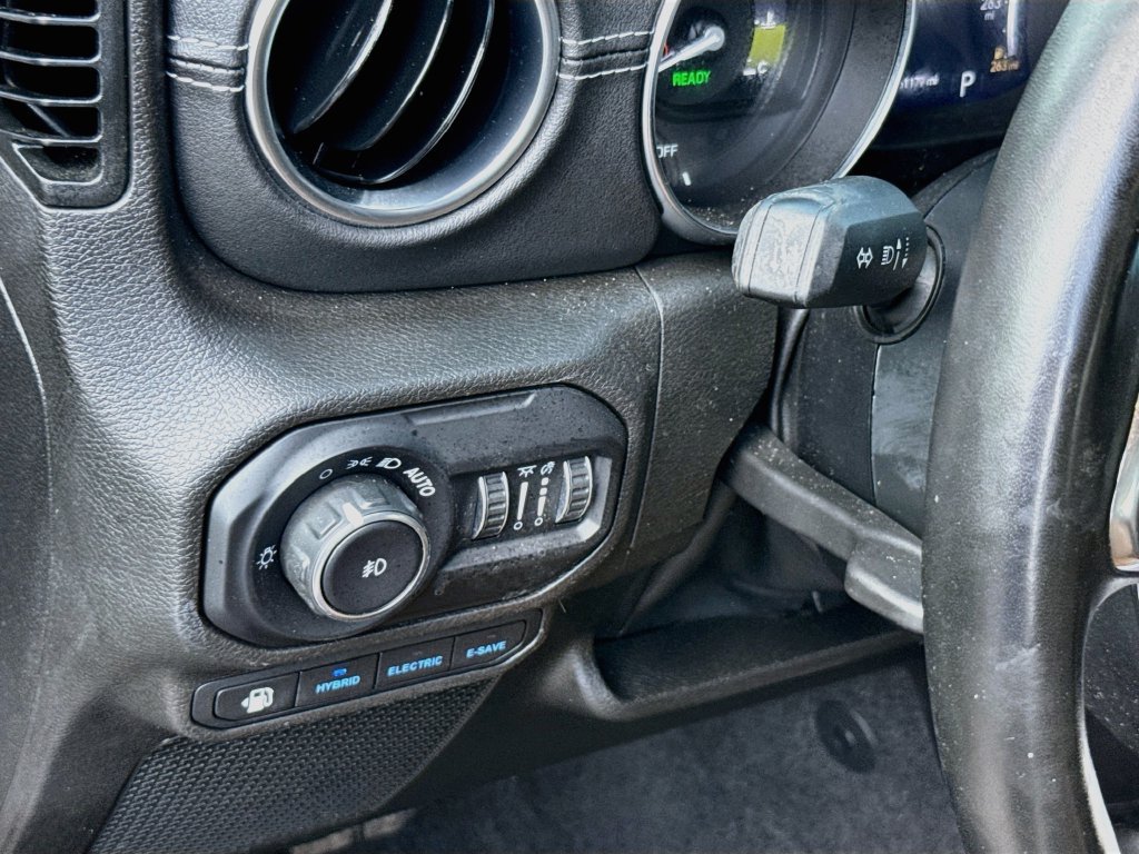 Used 2022 Jeep Wrangler Unlimited Sahara w/ Cold Weather Group AWD/4WD image 11