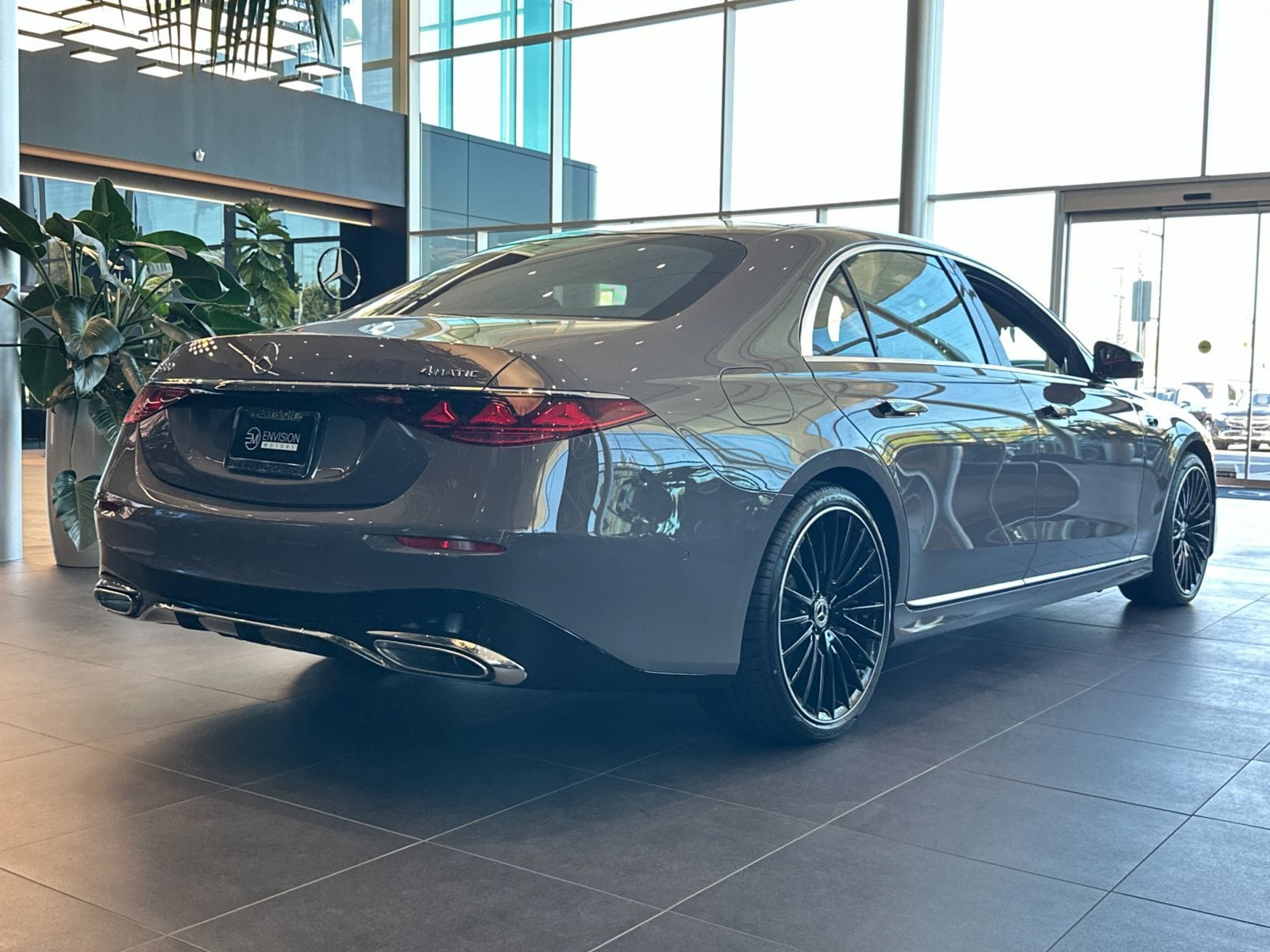 New 2027 Mercedes-Benz S 580 4MATIC Sedan image 3