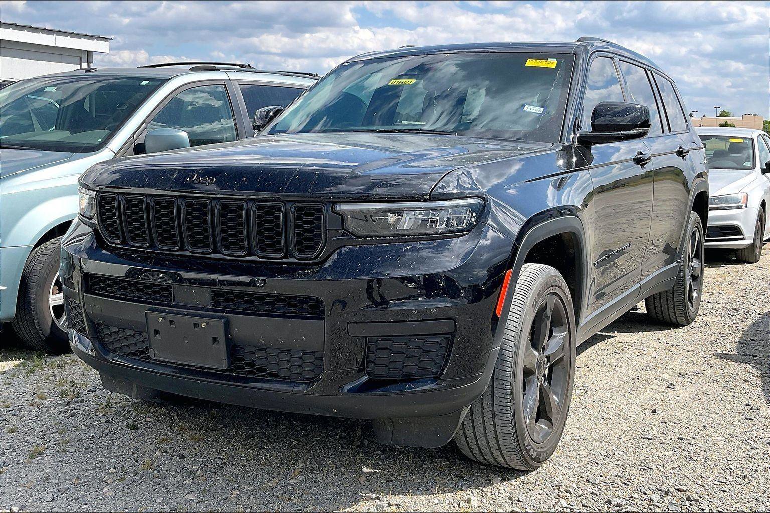 Used 2024 Jeep Grand Cherokee L Laredo AWD/4WD image 2