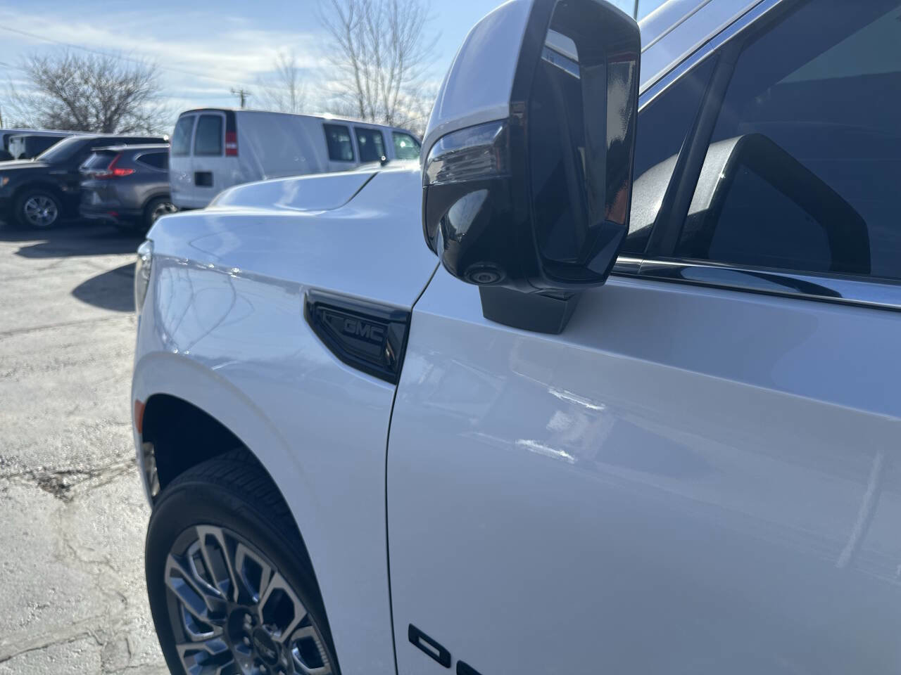 Used 2023 GMC Yukon XL Denali Ultimate AWD/4WD image 10