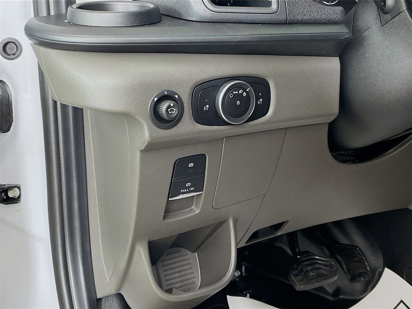 New 2025 Ford Transit 250 148 Medium Roof RWD image 31