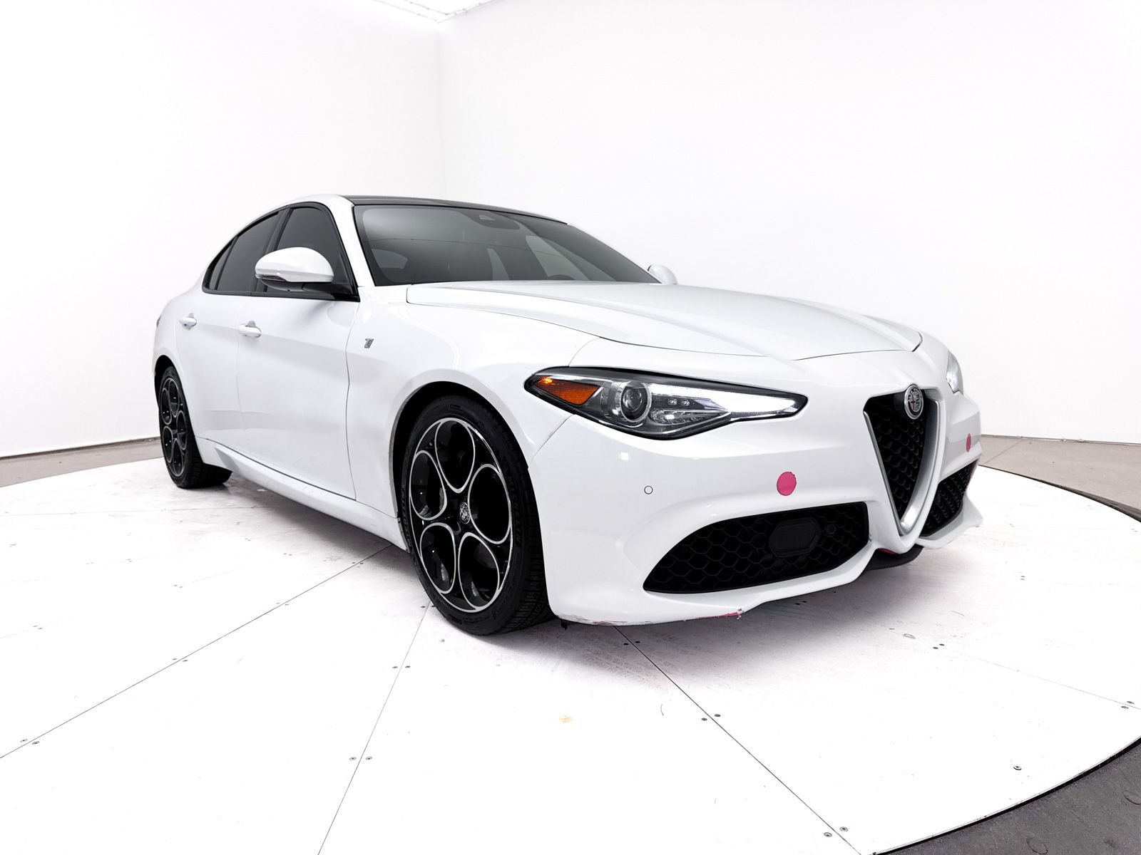Used 2022 Alfa Romeo Giulia Ti w/ Active Assist Plus Package RWD image 14