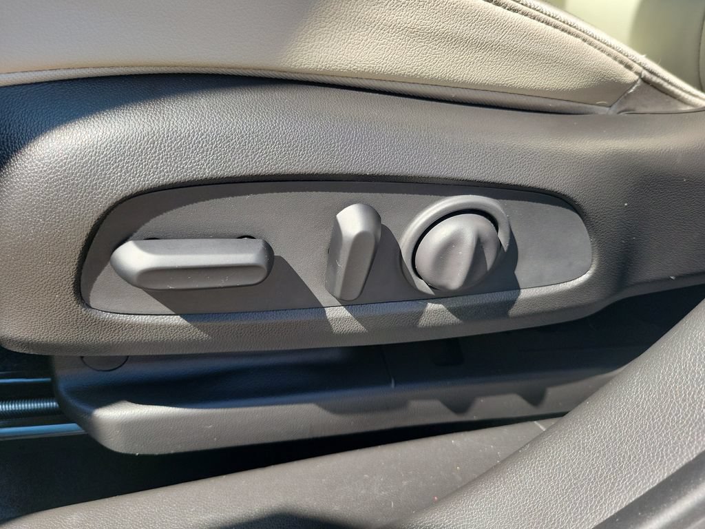 Used 2020 Buick Encore GX Essence FWD image 17