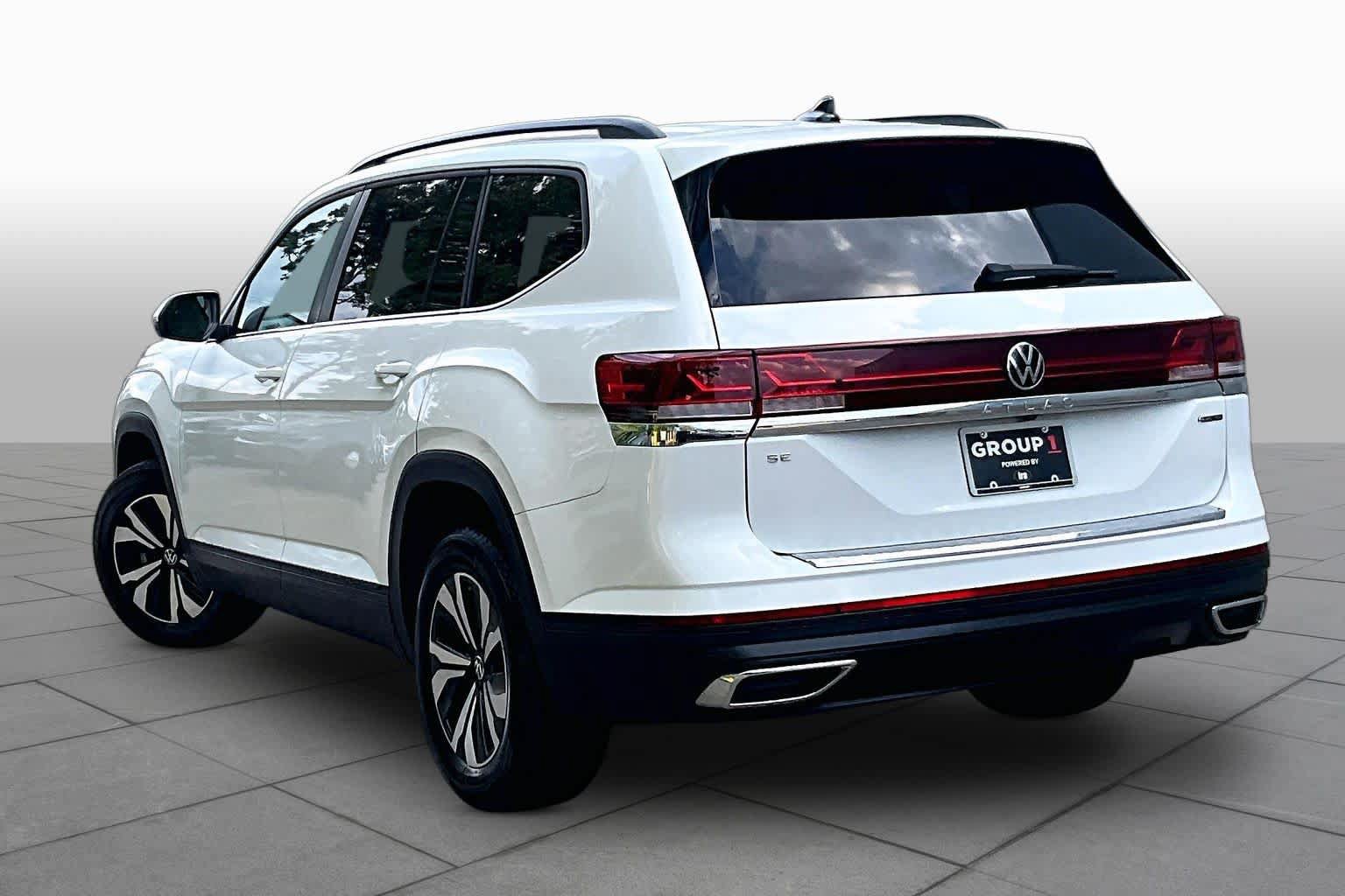 Used 2024 Volkswagen Atlas SE AWD/4WD image 12