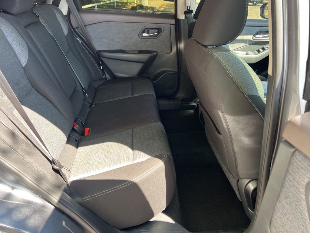 Used 2023 Nissan Rogue SV image 14