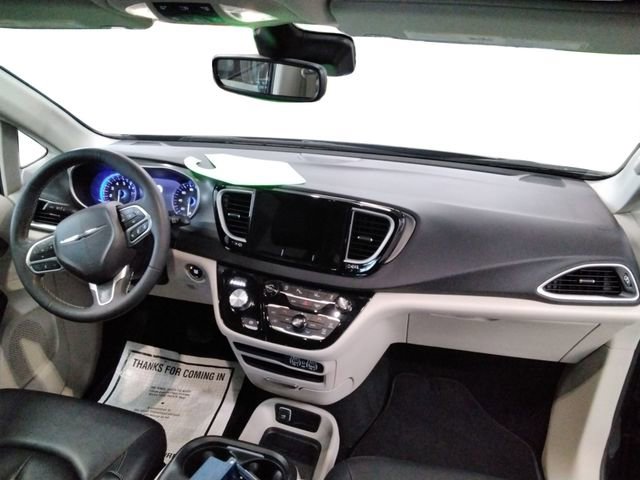 Used 2024 Chrysler Pacifica Touring-L image 30