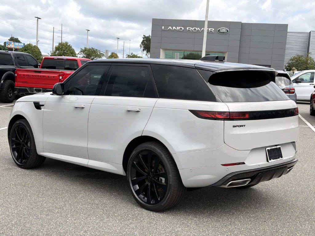 New 2027 Land Rover Range Rover Sport Dynamic SE AWD/4WD image 3